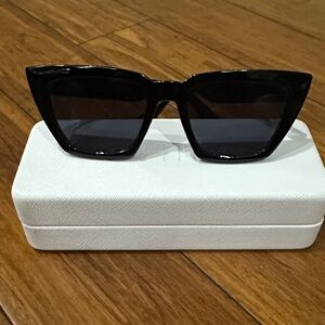 CHIMI Black Cat-Eye Sunglasses